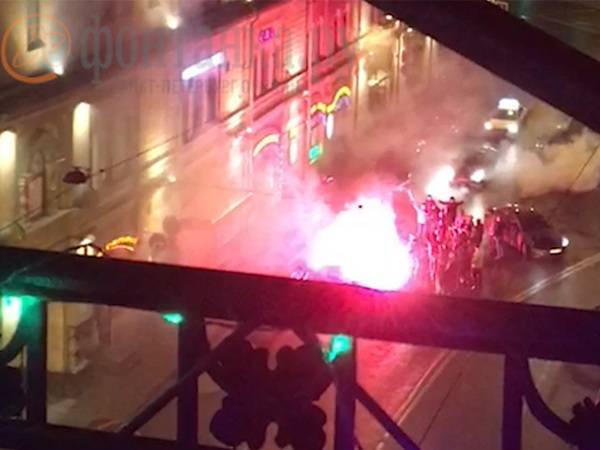Толпа неонацистов устроила переполох в центре Петербурга - Cursorinfo: главные новости Израиля