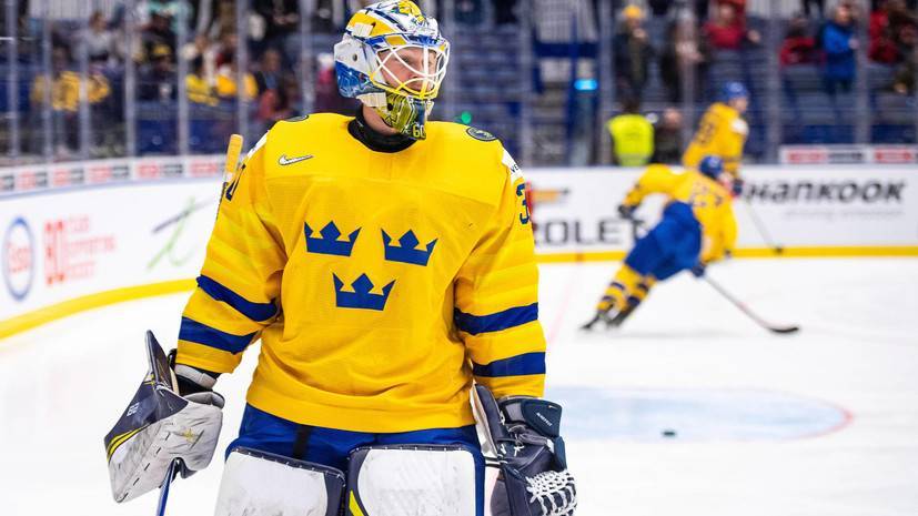 Голкипер сборной Швеции по хоккею сделал эффектный сейв в матче с Россией на МЧМ