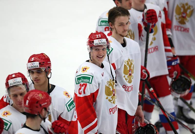 Сборная России стала первым полуфиналистом молодежного чемпионата мира по хоккею