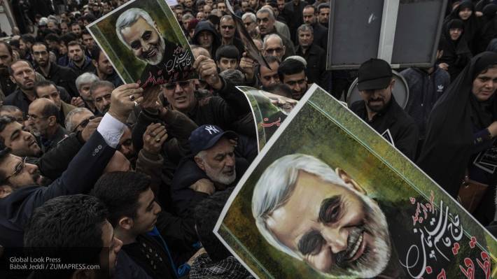 Глава МИД Ирана назвал Помпео «высокомерным клоуном»