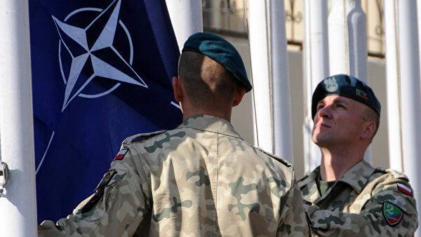 НАТО приостановило работу миссии в Ираке