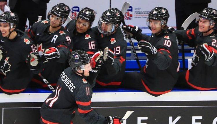 Россияне сыграют с канадцами в финале молодежного ЧМ по хоккею
