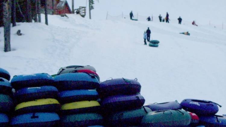 Ребенок погиб в результате спуска с горы на тюбинге в Приморье