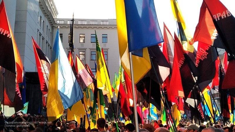 МИД Украины оправдал героизацию в стране националистов "правом на своих героев"