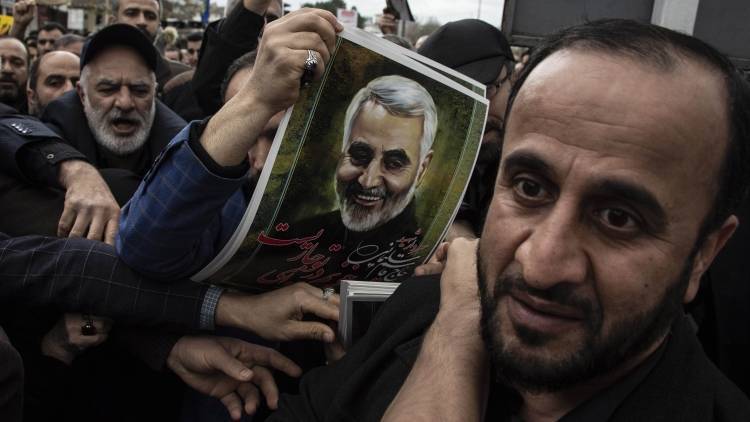 Тело убитого генерала Сулеймани доставлено в Иран для церемонии прощания