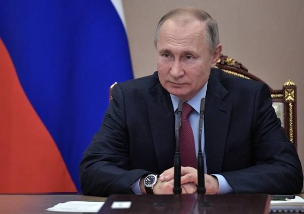 Владимир Путин заявил об обеспокоенности снижением доходов россиян