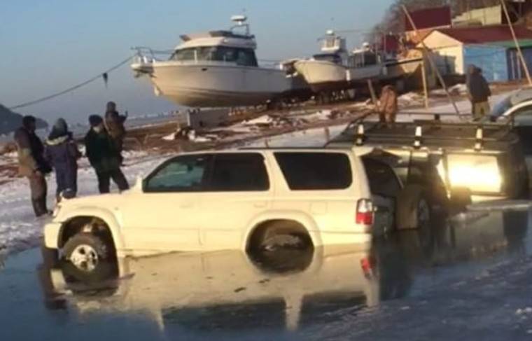 Владельцам провалившихся под лёд во Владивостоке машин выпишут штрафы