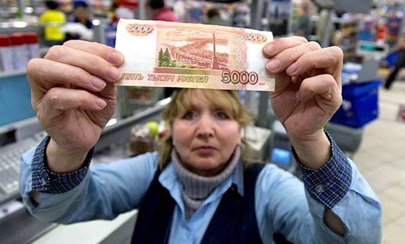 Большинству россиян пообещали повысить зарплату