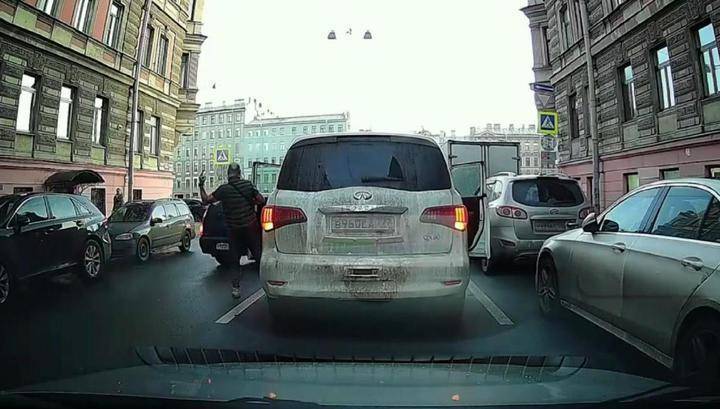 Дорожный конфликт в центре Петербурга обернулся стрельбой