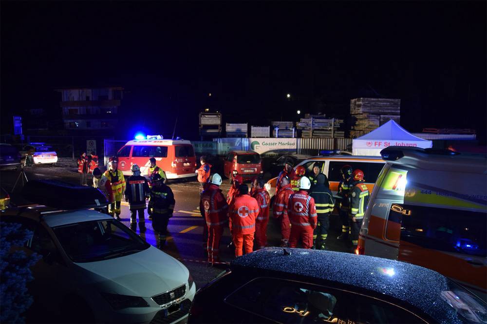 В Италии автомобиль въехал в группу туристов, есть погибшие