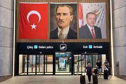 Запрет встречать туристов в турецком аэропорту вызвал коллапс