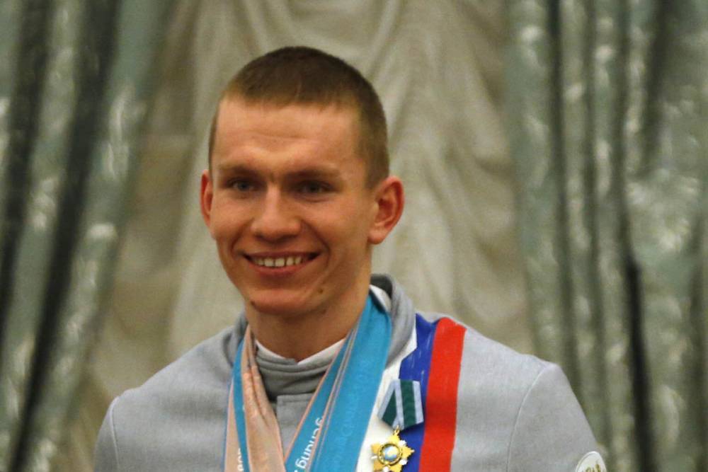 Россиянин Большунов впервые победил в общем зачете Тур де Ски