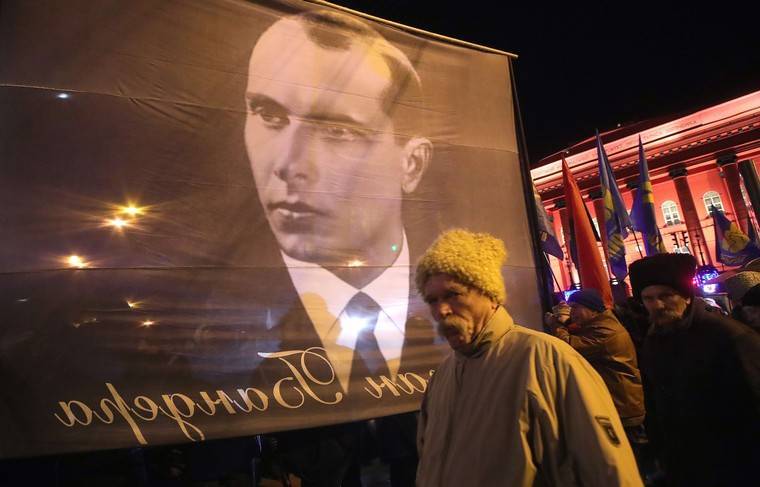 На Украине хотят установить памятник Бандере «под московским рубежом»