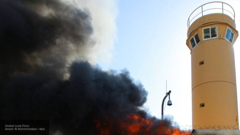 Три человека погибли при обстреле "зеленой зоны" в центре Багдада, пишут СМИ