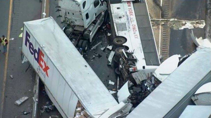 По меньшей мере 60 человек пострадали в страшной аварии с автобусом в США