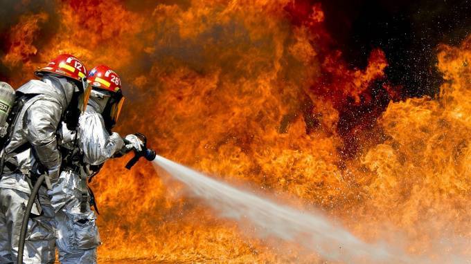 Посетителей ресторана на Новозимайловском эвакуировали из-за пожара