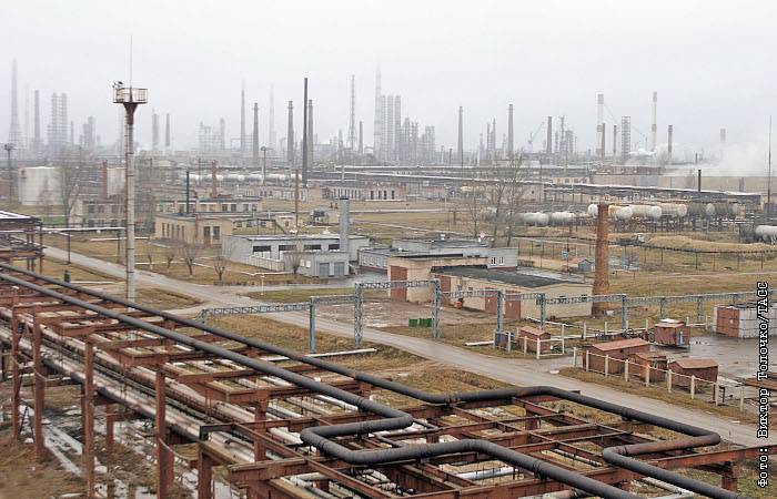 Белорусский НПЗ "Нафтан" начал переработку первой партии нефти из РФ