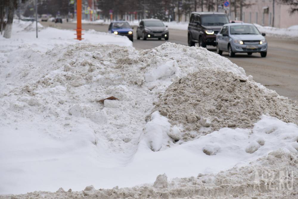 В Кузбассе более 1000 единиц техники задействованы в уборке улиц от снега