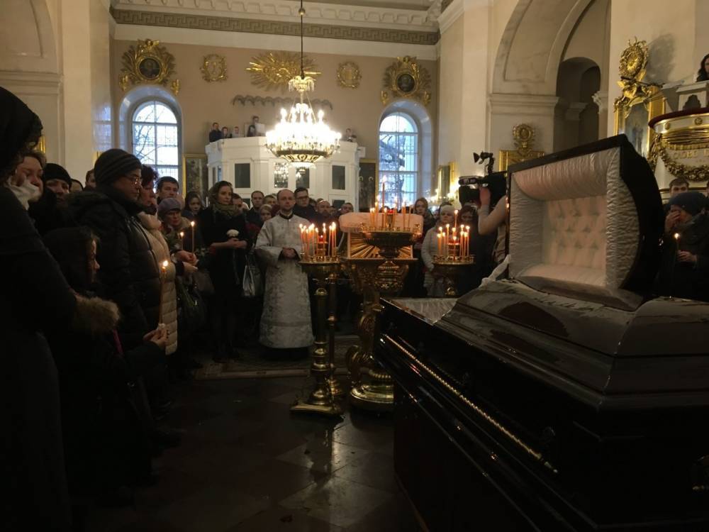В Спасо-Преображенском соборе Петербурга началось отпевание онколога Андрея Павленко