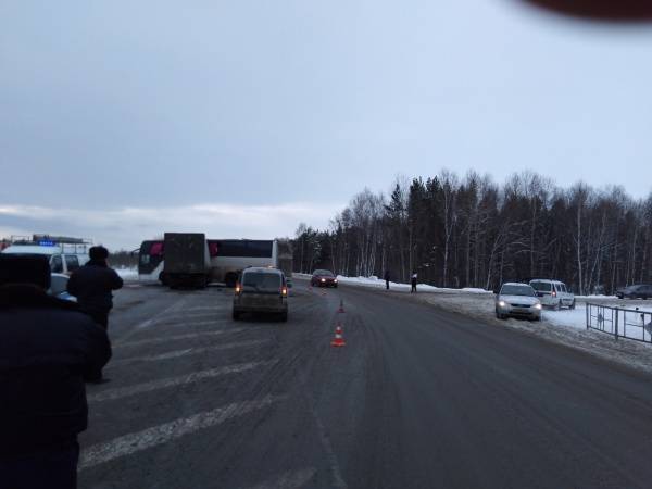 ГИБДД Тюменской области усилит контроль за иностранными перевозчиками после ДТП с автобусом и грузовиком