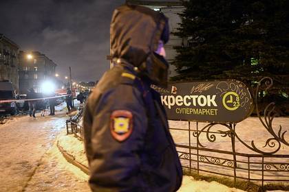 Таксиста вчетвером душили, ограбили и лишили машины в Петербурге
