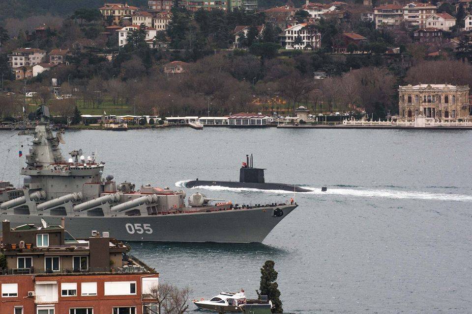К визиту Путина в Стамбул из Севастополя зашел русский военный крейсер