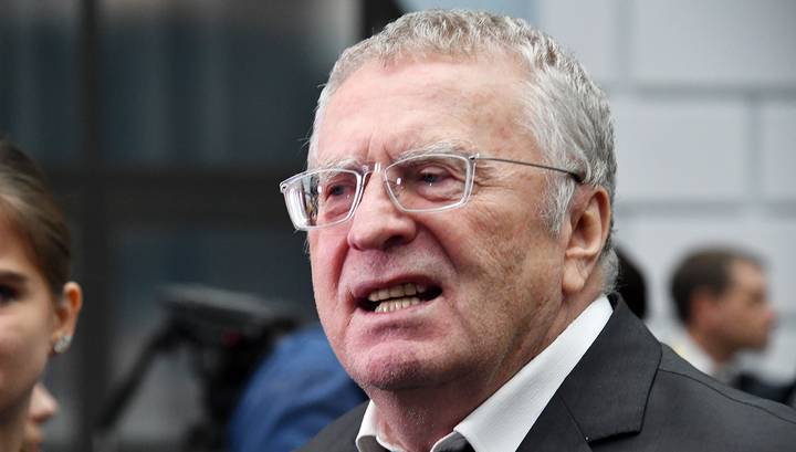 Думская комиссия по этике обсудит раздачу Жириновским денег "крепостным и холопам"