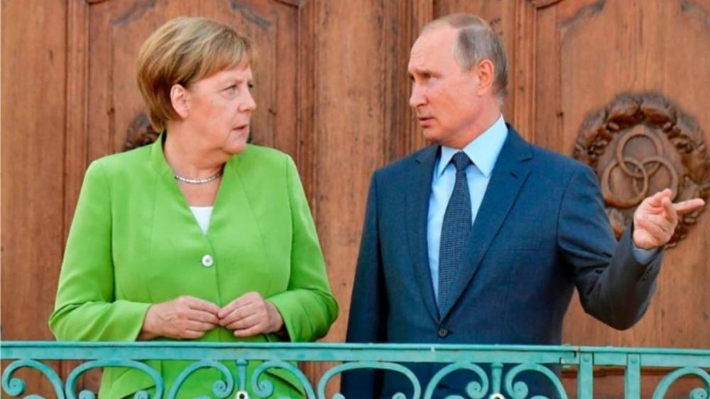 Путин пригласил Меркель в Москву для проведения переговоров