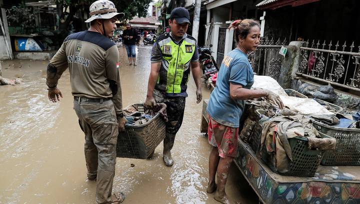 Жертвами стихии в Индонезии стали минимум 66 человек