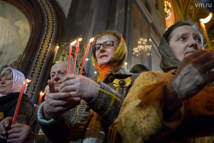Рождественское богослужение началось в православных храмах России