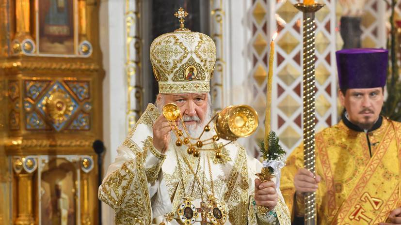 Патриарх Кирилл начал рождественскую службу в храме Христа Спасителя