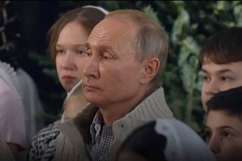 Путин вновь приехал на Рождество в храм, где его крестили