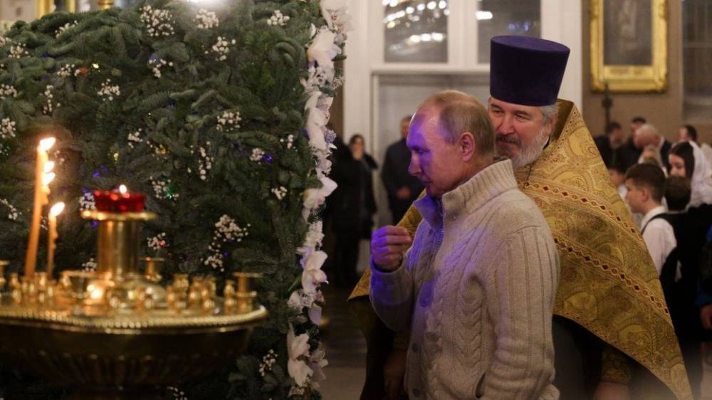Путин встретил Рождество в Спасо-Преображенском соборе Петербурга