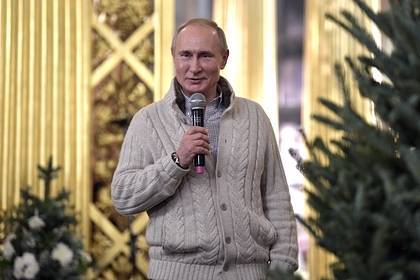 Путин передал собору в Санкт-Петербурге икону