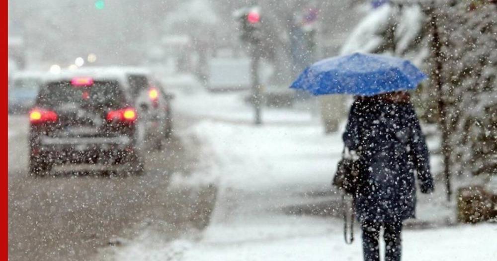 Пасмурную и снежную погоду пообещали москвичам во вторник