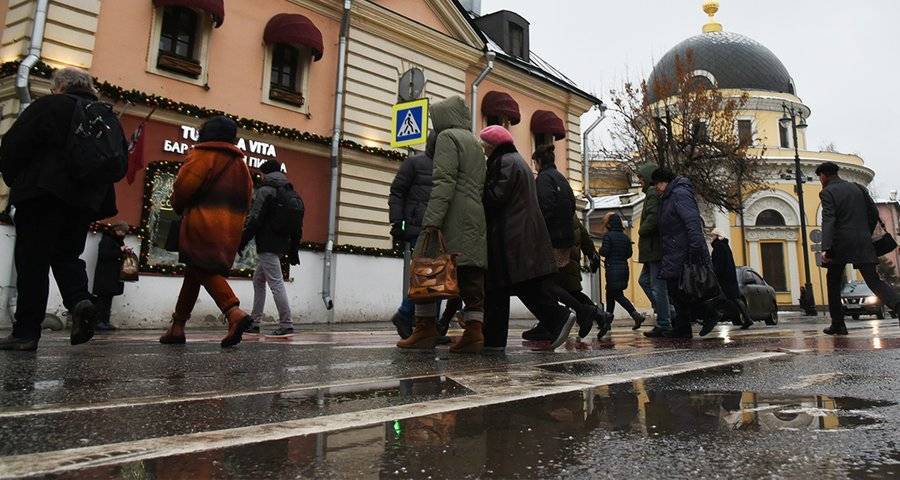 Москвичам пообещали "неласковую" погоду в первый рабочий день
