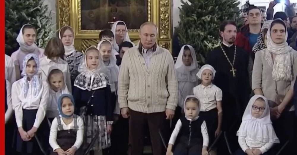 Путин поздравил верующих с Рождеством