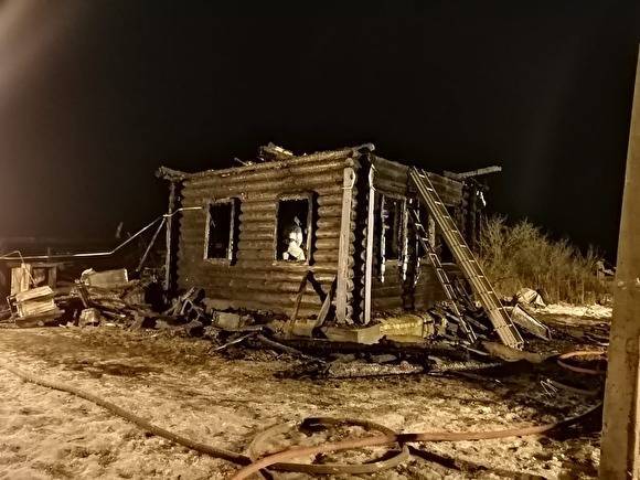 В Ярославской области при пожаре в деревянном доме погибло трое детей