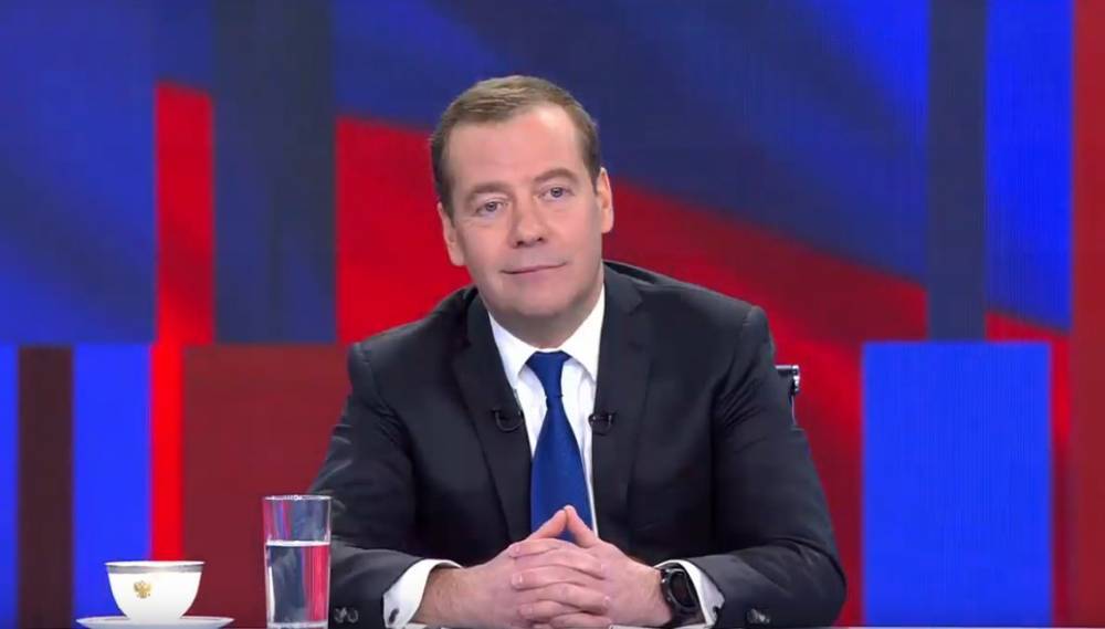 Медведев поздравил россиян с Рождеством