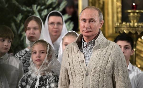 Путин принял участие в богослужении в Спасо-Преображенском соборе Санкт-Петербурга