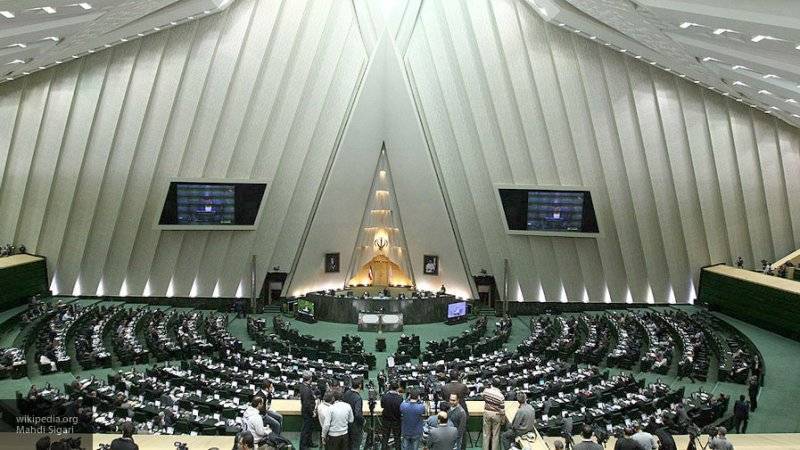 Парламент Ирана признал военных США и Пентагон террористами после убийства Сулеймани