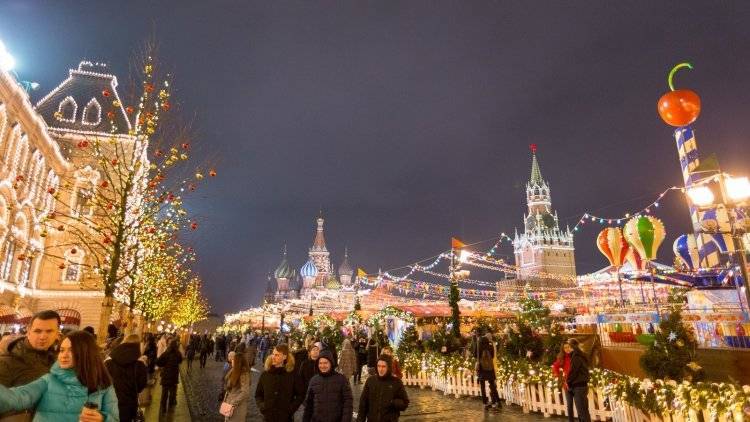Москвичей предупредили о небольшом снеге и гололедице в Рождество