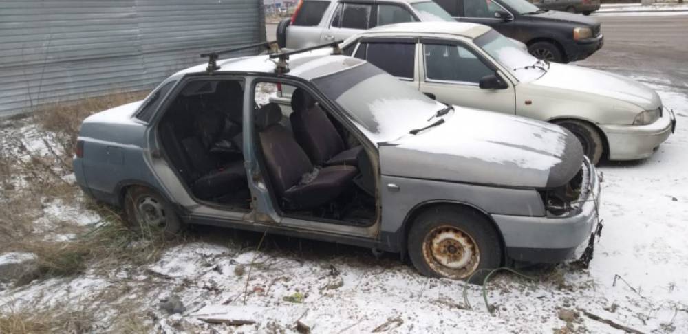 Череповчанин «обновил» свой автомобиль, сняв двери и фары с чужого