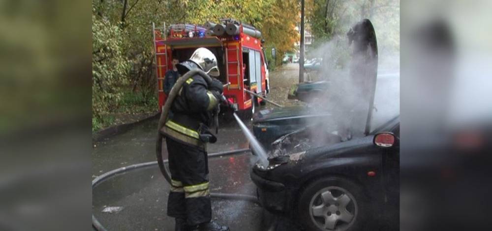 В Калининграде сгорел автомобиль на ул. Кошевого