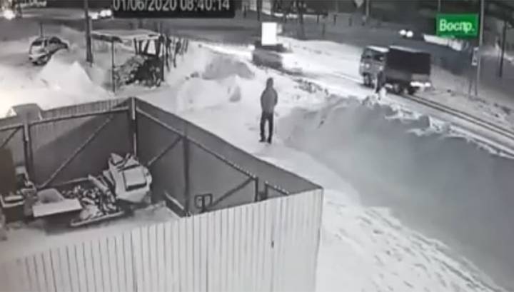 Шла по "зебре": в Томске легковушка сбила пешехода. Видео