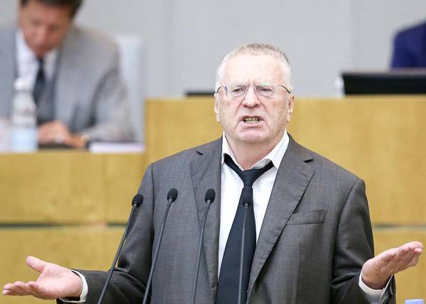 Комиссия по этике рассмотрит раздачу денег Жириновского "крепостным и холопам"