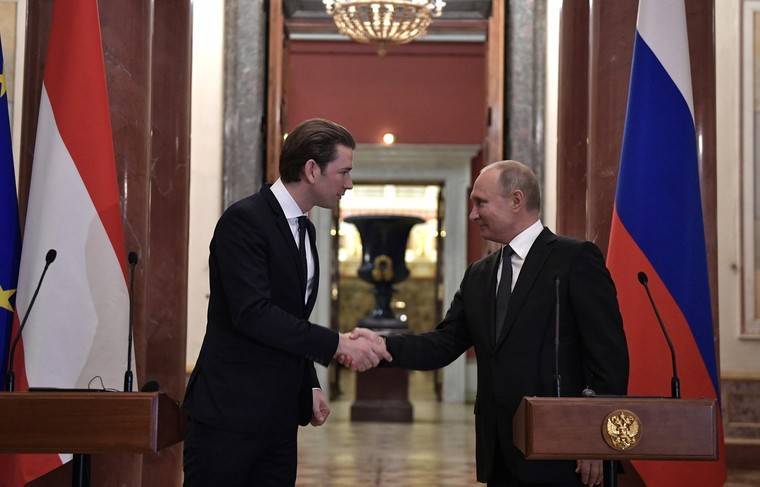 Путин поздравил Курца с вступлением в должность канцлера Австрии