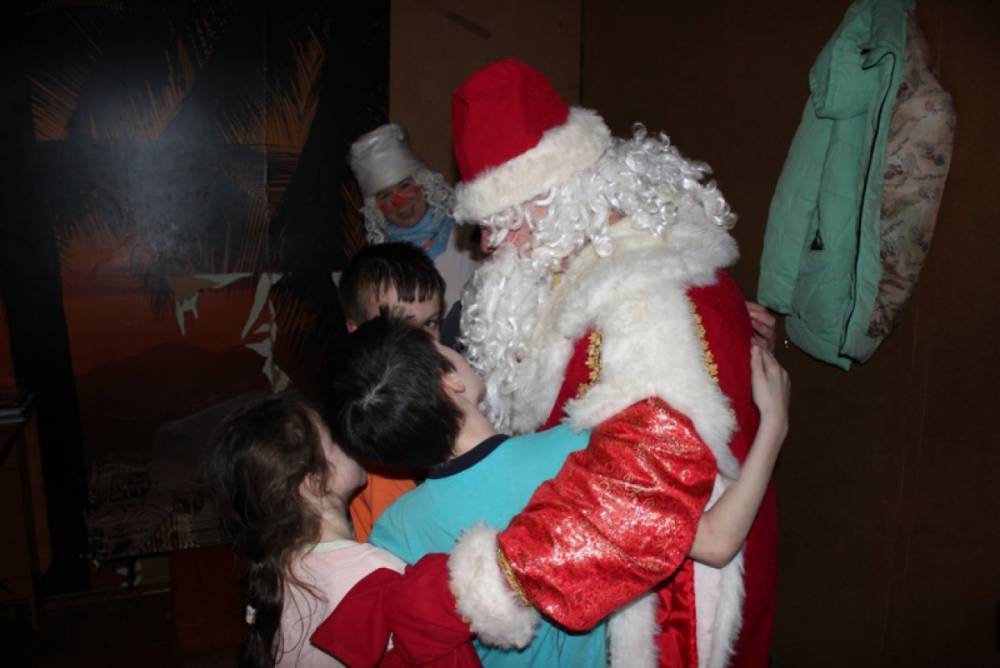 В Сыктывкаре в гости к детям из подопечных семей пришел Полицейский Дед Мороз