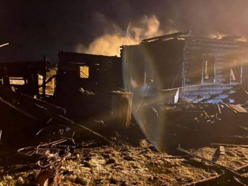 При пожаре под Ярославлем погибли трое детей, родители в тяжелом состоянии