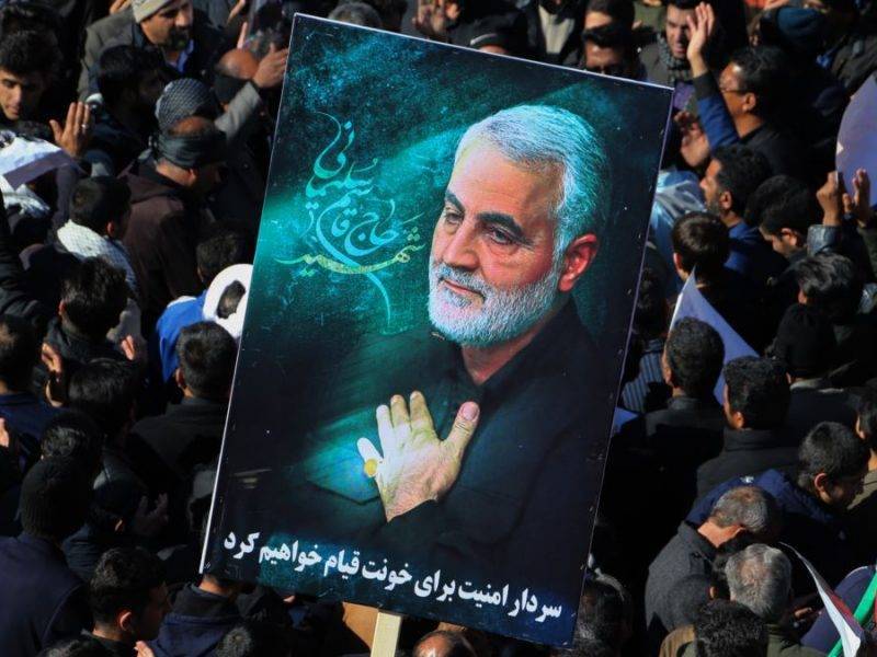 Иранское телевидение сообщило о 35 жертвах давки на похоронах генерала Сулеймани